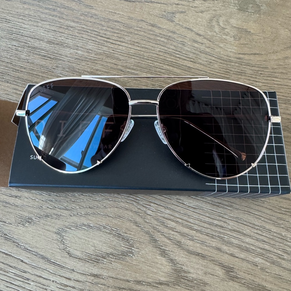 Diff Scarlett Sunglasses gold/brown